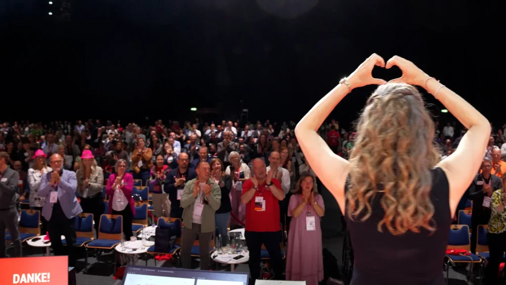 Daniela Landgraf als Keynote Speaker für Change Management auf der Bühne